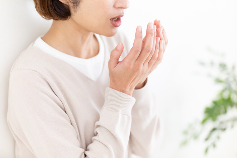 「口臭」と胃が臭いことの関係とは
